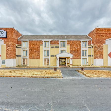 Hotel Oyo Townhouse Tulsa Woodland Hills Extérieur photo