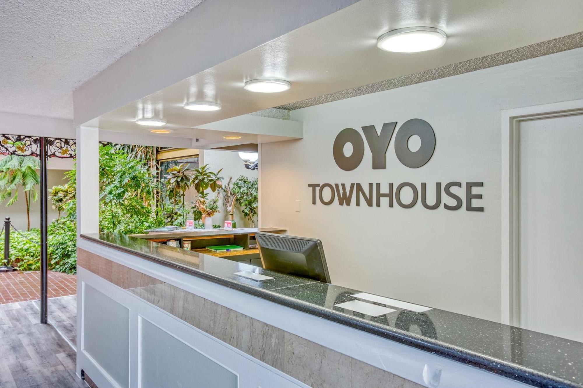Hotel Oyo Townhouse Tulsa Woodland Hills Extérieur photo