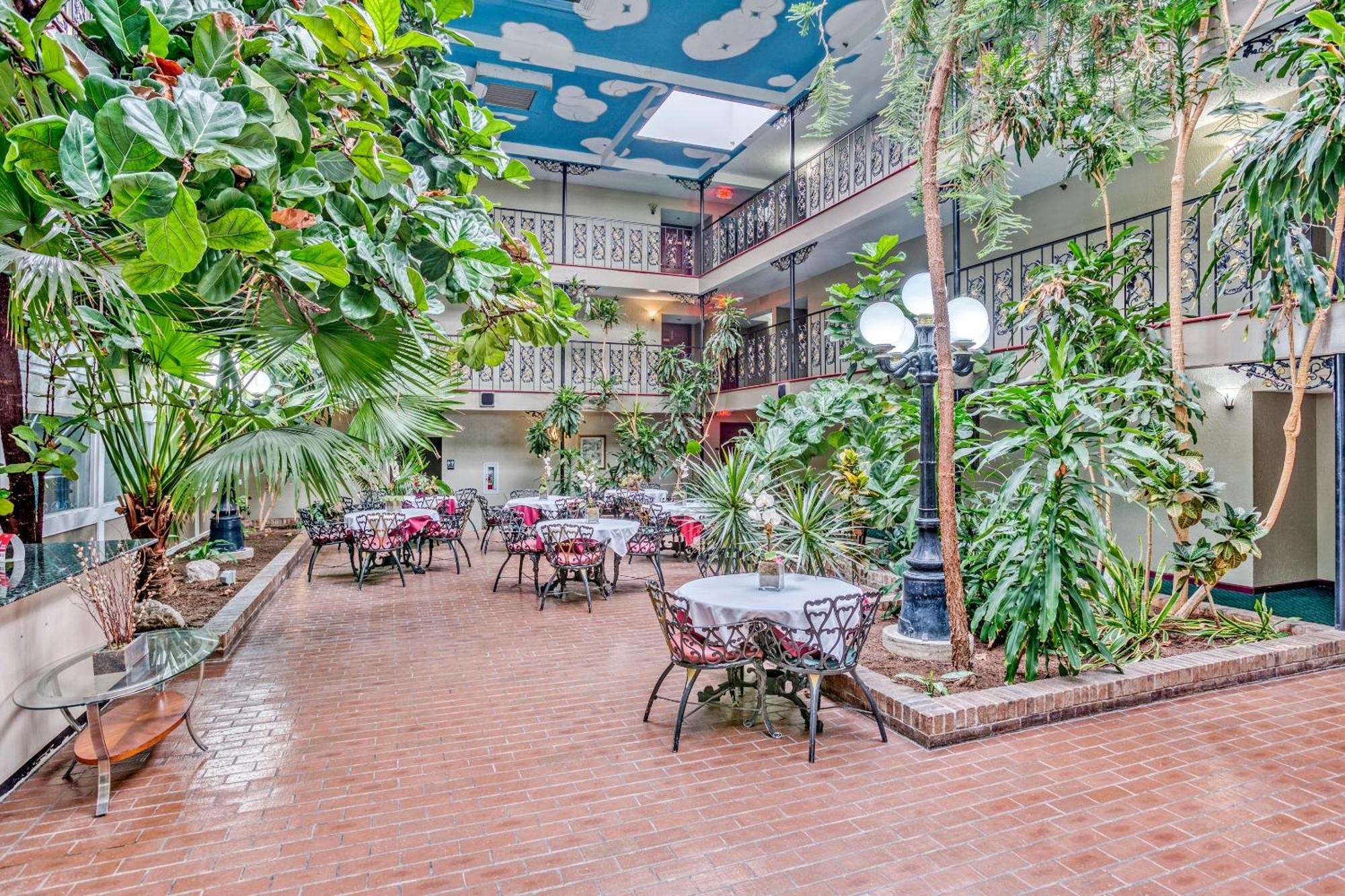 Hotel Oyo Townhouse Tulsa Woodland Hills Extérieur photo
