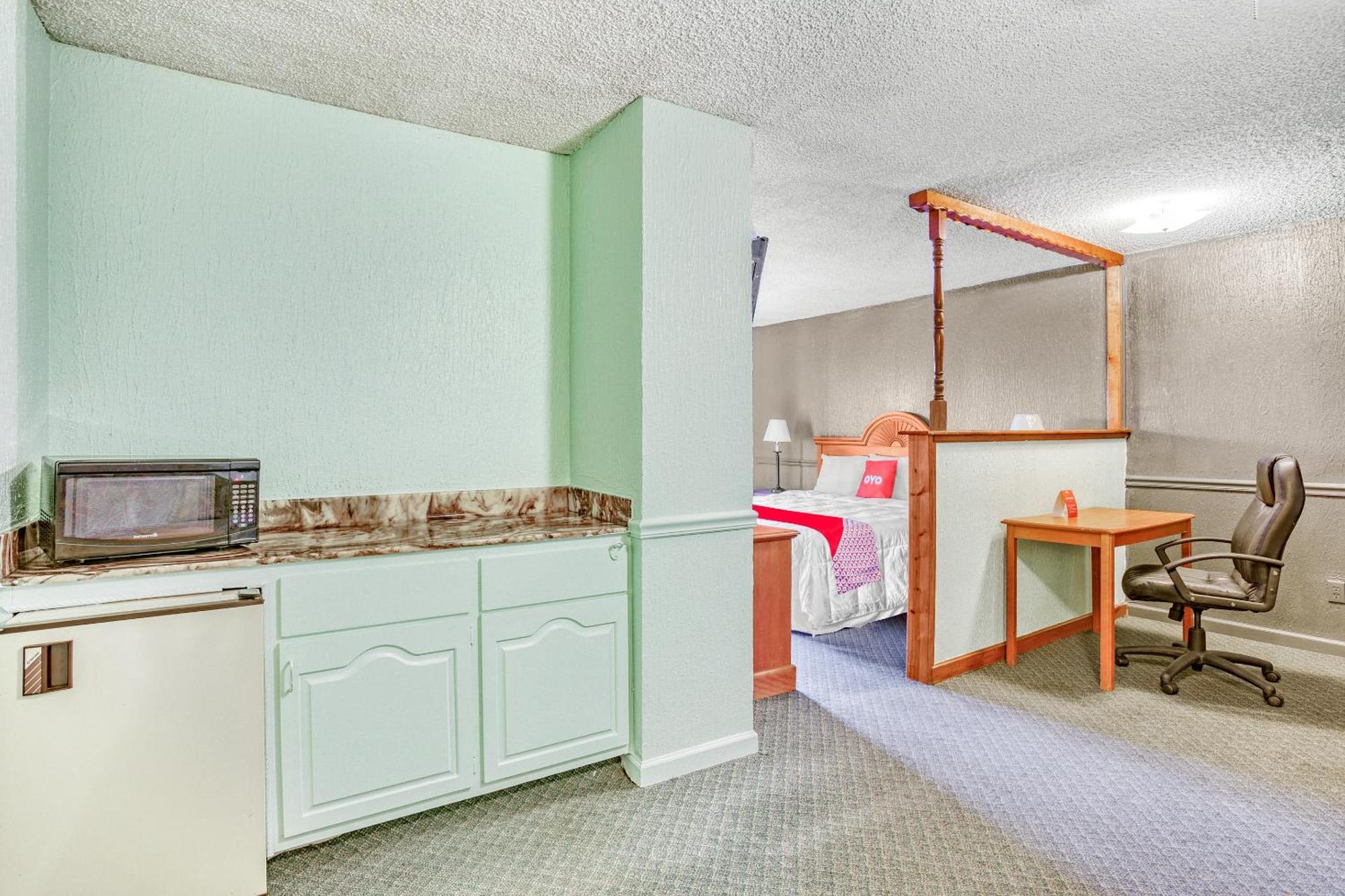 Hotel Oyo Townhouse Tulsa Woodland Hills Extérieur photo