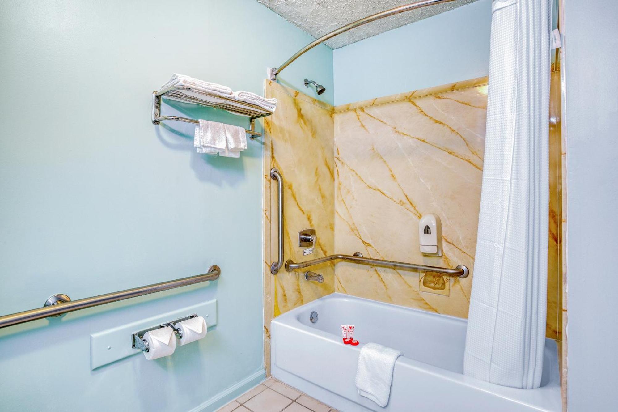 Hotel Oyo Townhouse Tulsa Woodland Hills Extérieur photo