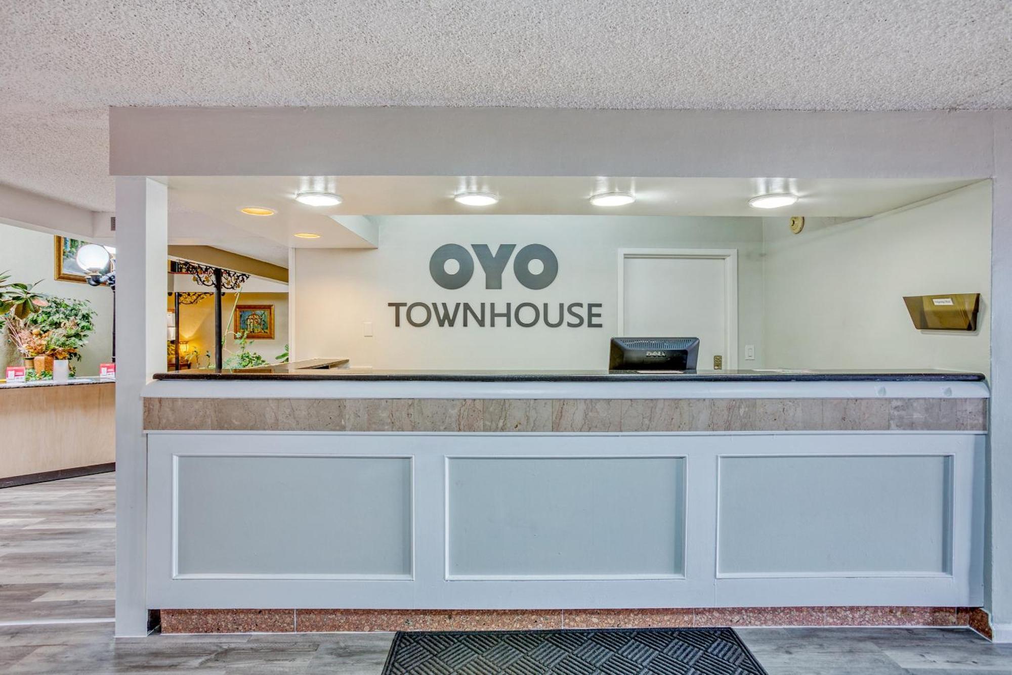Hotel Oyo Townhouse Tulsa Woodland Hills Extérieur photo
