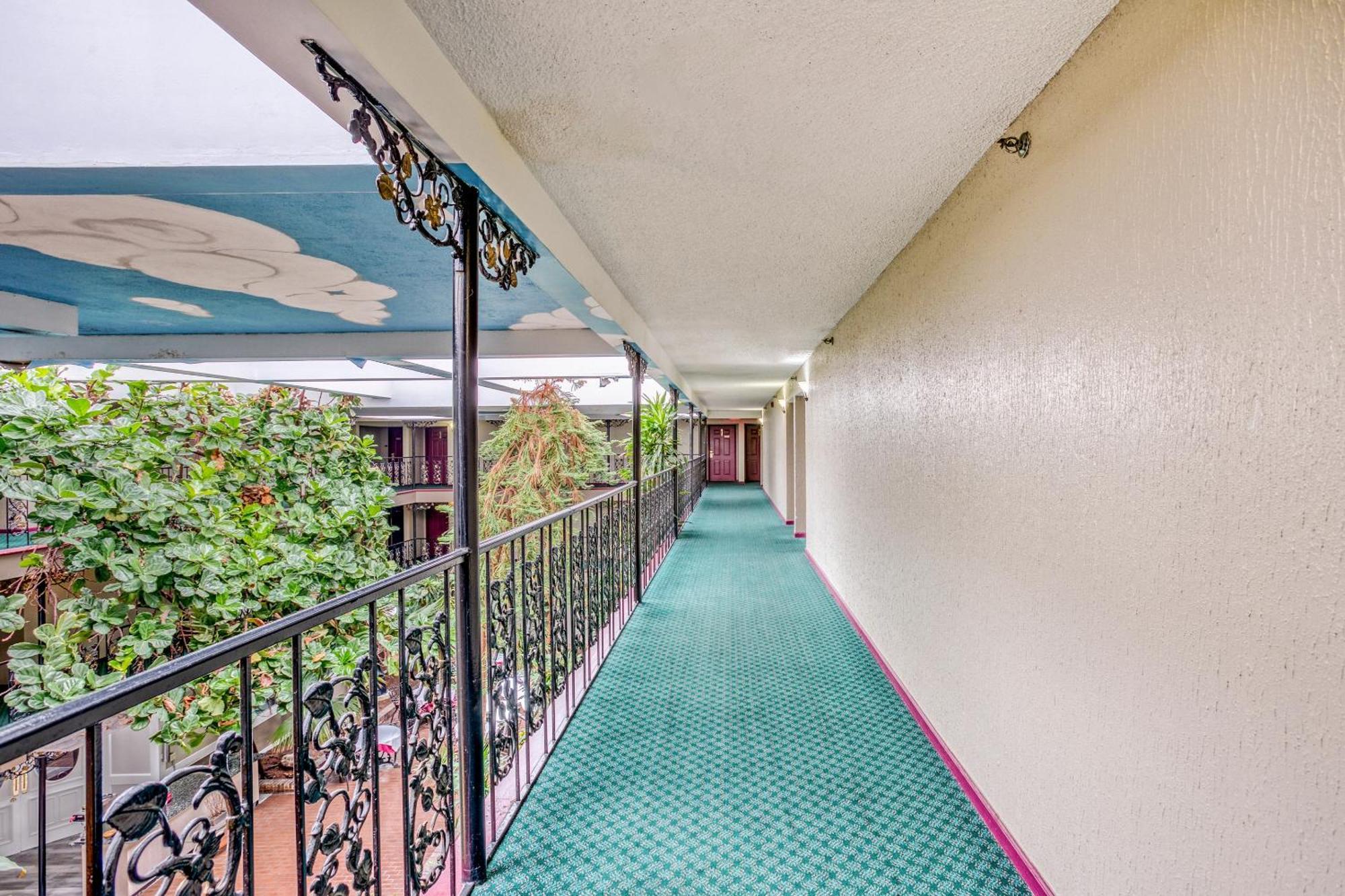 Hotel Oyo Townhouse Tulsa Woodland Hills Extérieur photo
