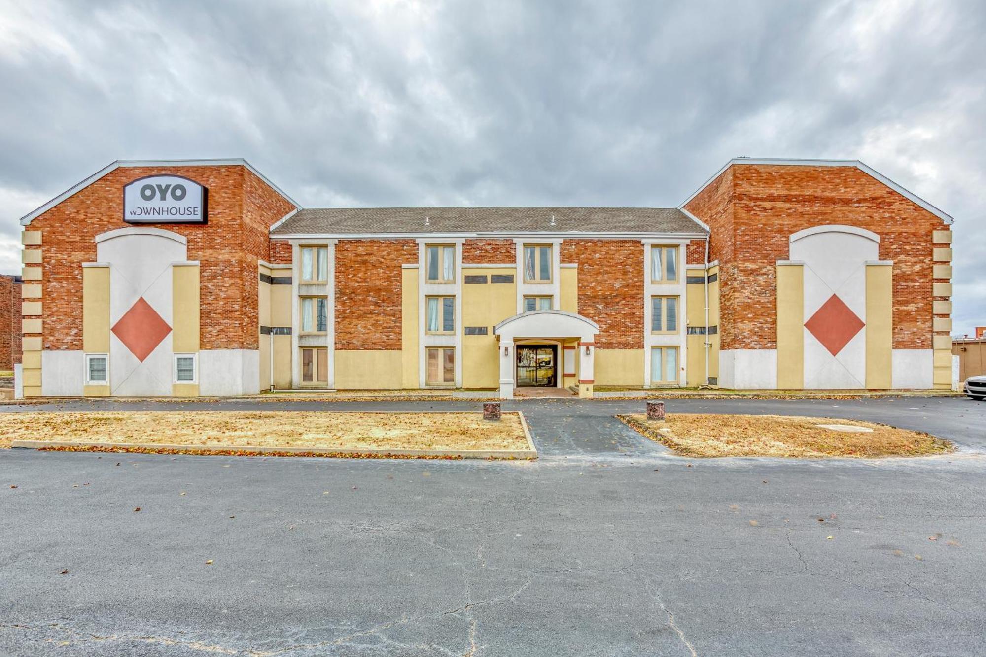 Hotel Oyo Townhouse Tulsa Woodland Hills Extérieur photo